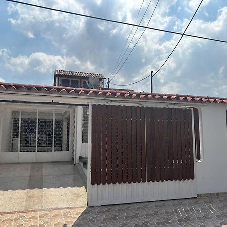 Lujosa Casa, Excelente Sector, Amplia Con Piscina Βίλα Cúcuta Εξωτερικό φωτογραφία