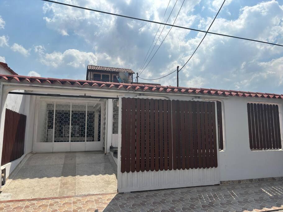 Lujosa Casa, Excelente Sector, Amplia Con Piscina Βίλα Cúcuta Εξωτερικό φωτογραφία