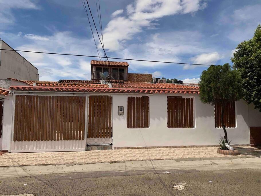 Lujosa Casa, Excelente Sector, Amplia Con Piscina Βίλα Cúcuta Εξωτερικό φωτογραφία